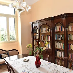 https://rosaria-suite-rooms.lecce-hotels.com