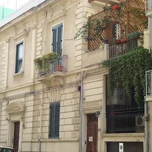 https://bnb-la-maison-des-livres.taorminaitalyhotels.com